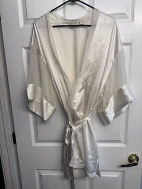 Vintage Victoria's Secret White Satin Robe BRIDAL PERFECT